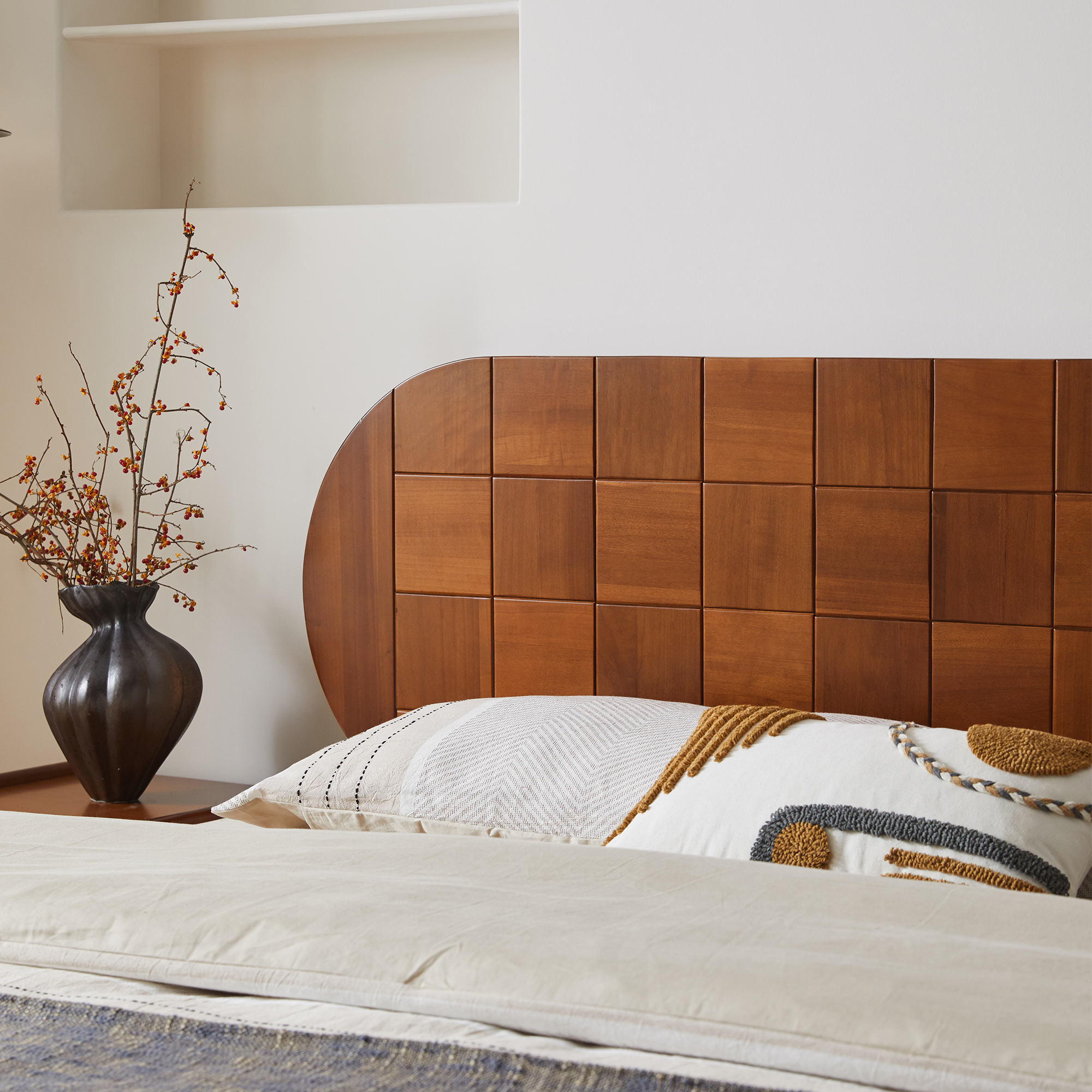 Sora Vintage Bedframe Minimalis Sora Vintage Bedframe Minimalis