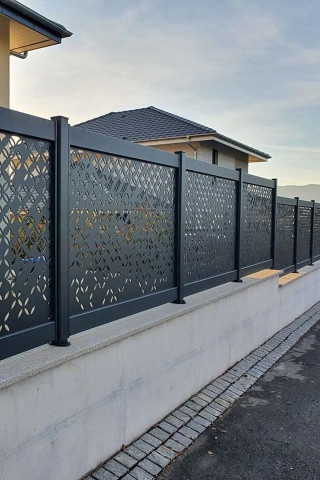 Pagar Plat Besi Laser Cut dengan Motif Modern Pagar Plat Besi Laser Cut dengan Motif Modern