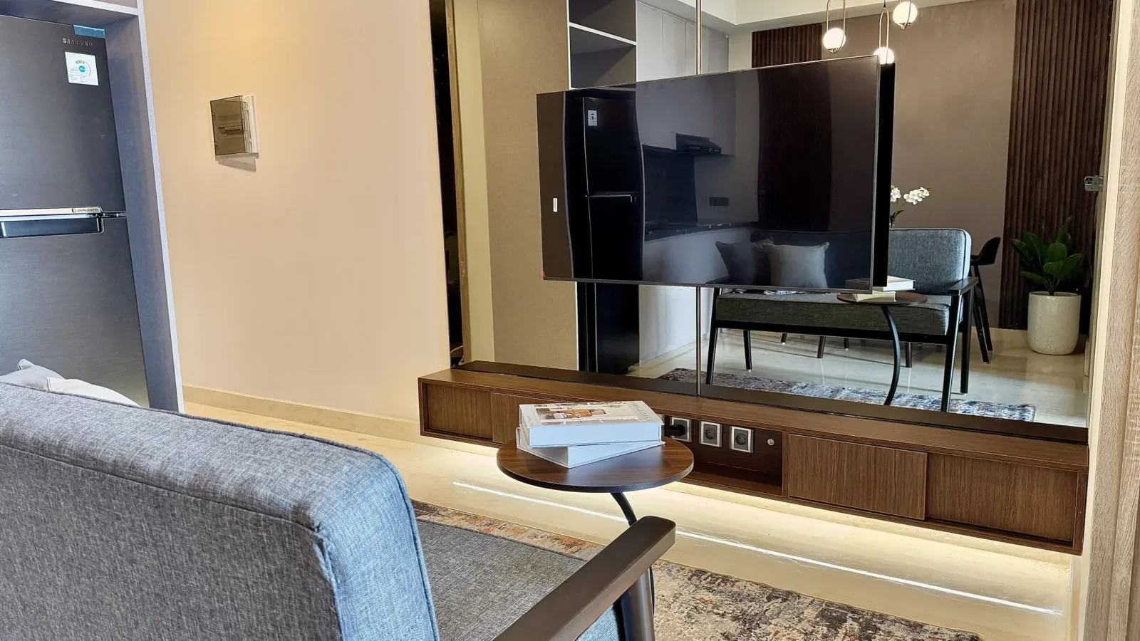 Custom Backdrop TV Apartemen Upper West Bsd