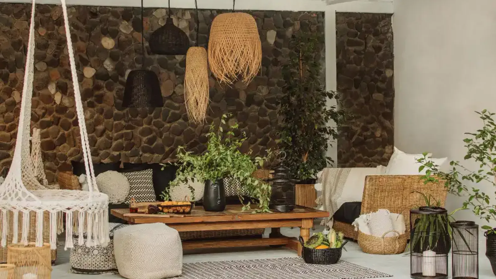 Rotan Asli vs Sintetis untuk Furniture Outdoor